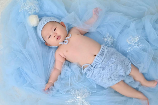 河源宝宝吐奶频繁怎么回事