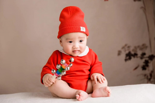 河源宝宝几个月戴银手镯好