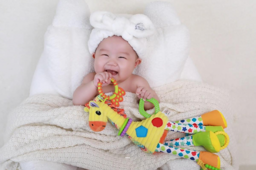 河源三个月宝宝正确抱姿 河源三个月宝宝正确抱姿